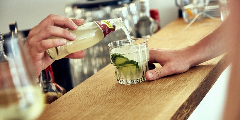 Raum mit Bar im Zentrum, bis zu 24 Personen